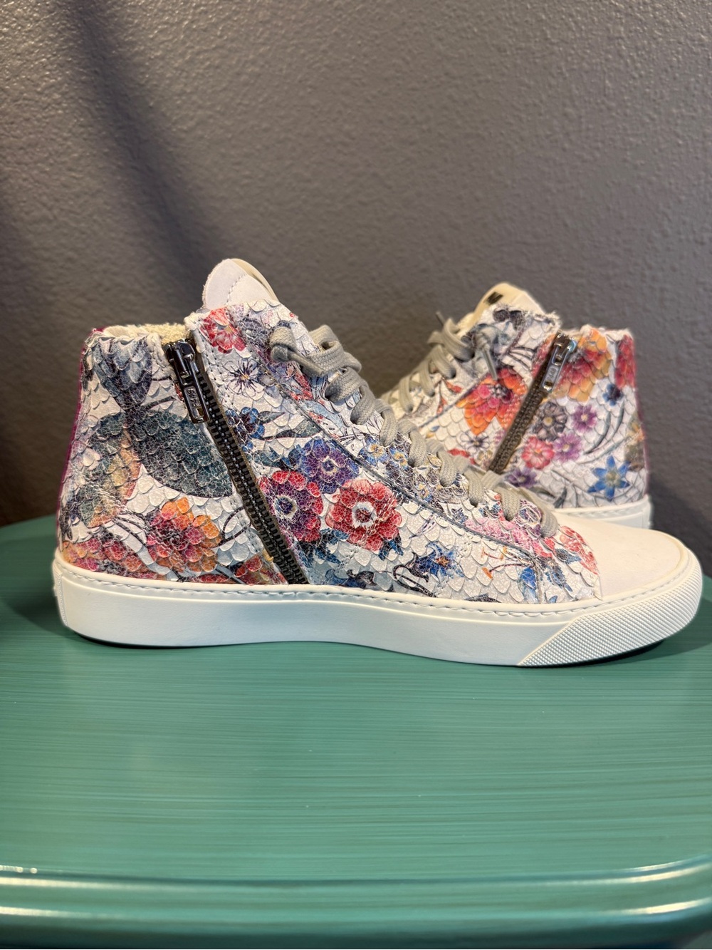 P448 RARE Snake-Embossed Floral Print High-Top Sneakers Sz 39/8.5-9 | EUC